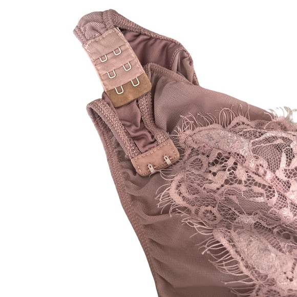 Floral Lace Bodysuit - Picture 6 of 10